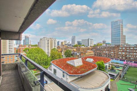 Studio to rent, Barbican, London EC2Y