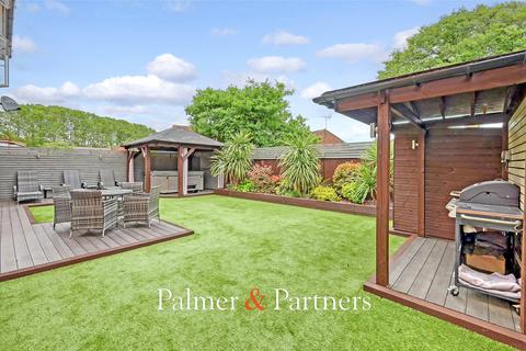 4 bedroom detached house for sale, Raycliff Avenue, Clacton-on-Sea, Essex, CO15
