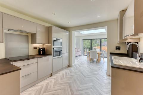 224 Castlecroft Road, Wolverhampton, WV3 8ND