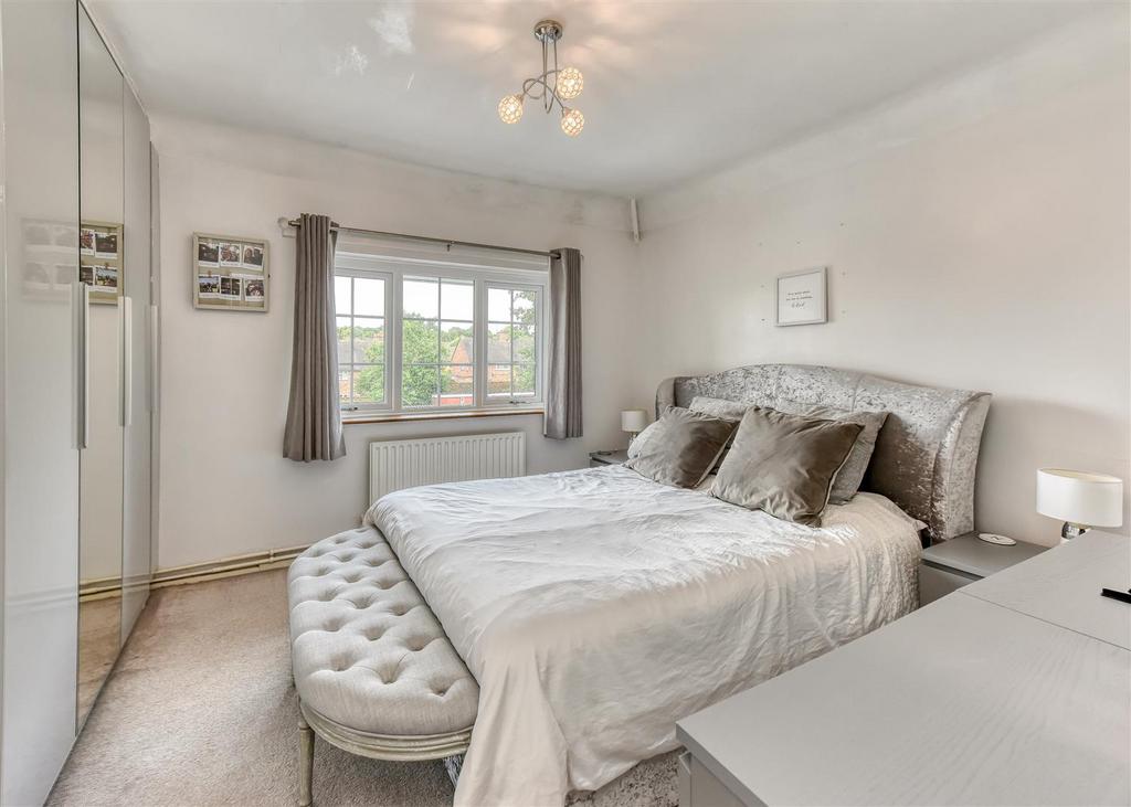 224 Castlecroft Road-bed1.jpg