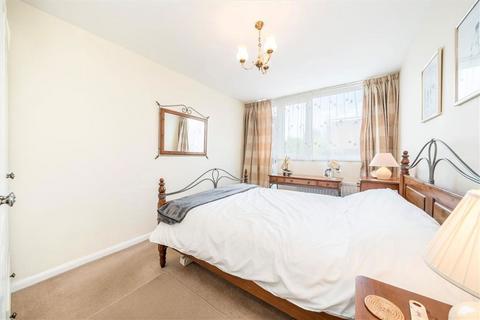 2 bedroom flat for sale, Baring Road, London SE12