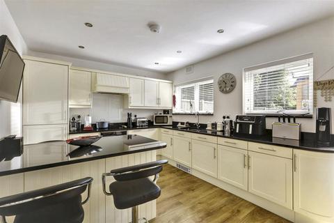 51 Rendlesham Road, Enfield, EN2 0TY