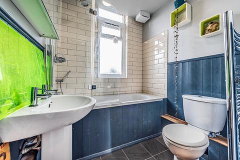 3 bedroom flat for sale, St Asaph Road, Brockley, London, SE4