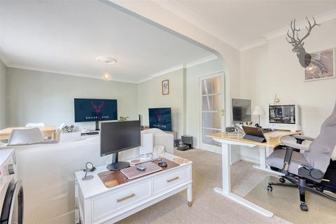 2 bedroom flat for sale, Forest Avenue, London E4