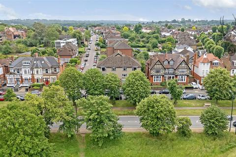 2 bedroom flat for sale, Forest Avenue, London E4