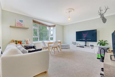 2 bedroom flat for sale, Forest Avenue, London E4