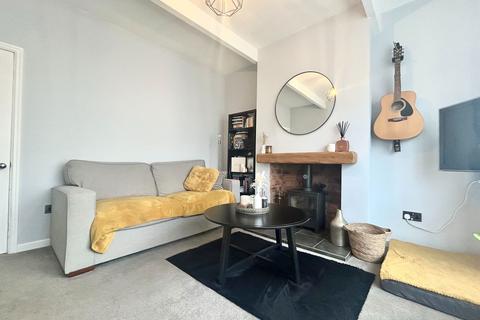 17 Gordon Avenue, Lanesfield, Wolverhampton, WV4 6PX