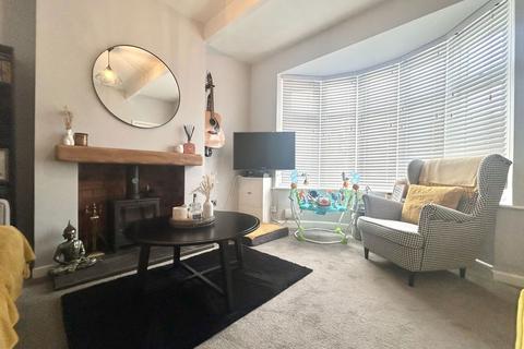 17 Gordon Avenue, Lanesfield, Wolverhampton, WV4 6PX