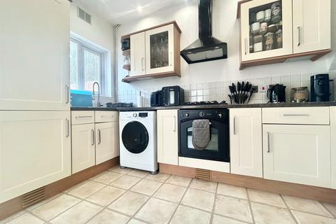 17 Gordon Avenue, Lanesfield, Wolverhampton, WV4 6PX