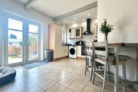 17 Gordon Avenue, Lanesfield, Wolverhampton, WV4 6PX