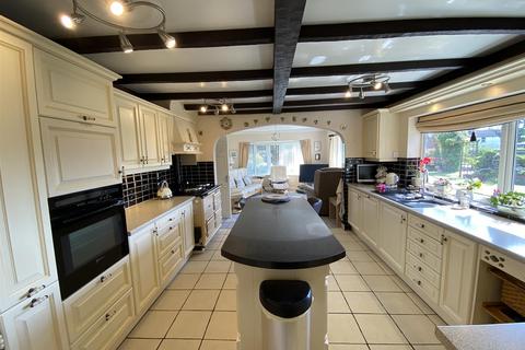 3 bedroom detached bungalow for sale, Main Road, Gilberdyke, Brough