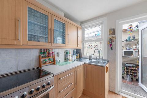 72 Dennett Road, Croydon, CR0 3JA