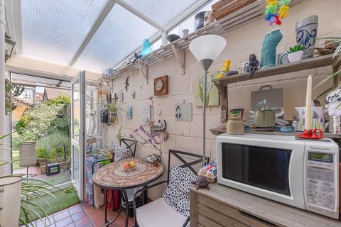 72 Dennett Road, Croydon, CR0 3JA