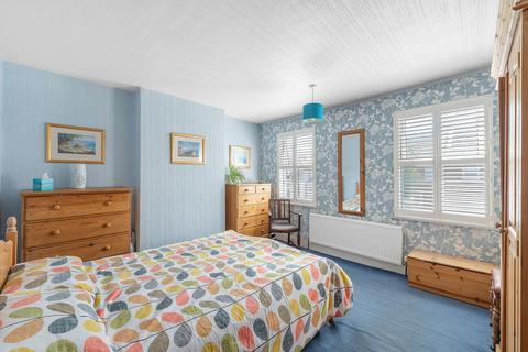 72 Dennett Road, Croydon, CR0 3JA