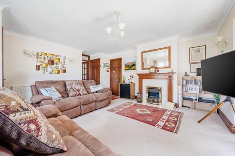 10 Larksfield Close, Carterton, OX18 3SY