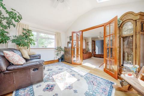 10 Larksfield Close, Carterton, OX18 3SY