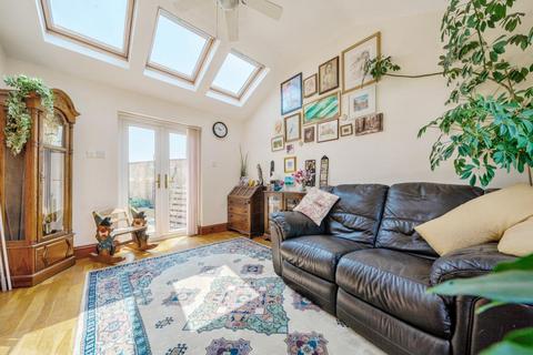 10 Larksfield Close, Carterton, OX18 3SY