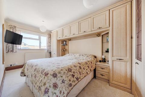 10 Larksfield Close, Carterton, OX18 3SY