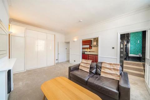 Studio to rent, Lowndes Street, London SW1X