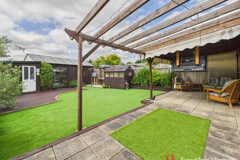 3 bedroom end of terrace house for sale, Havering Road, Romford