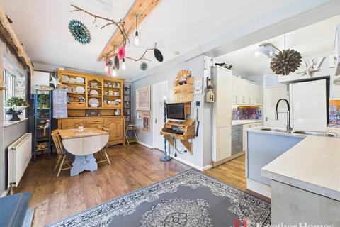 3 bedroom end of terrace house for sale, Havering Road, Romford