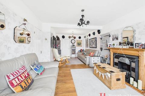 3 bedroom end of terrace house for sale, Havering Road, Romford