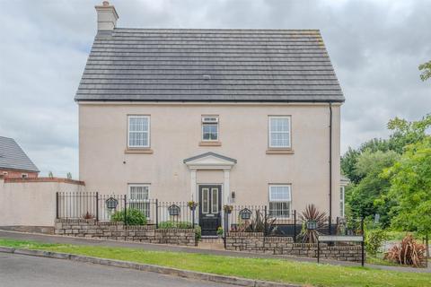4 bedroom detached house for sale, Ffordd Tir Brychiad, Cwmbran NP44