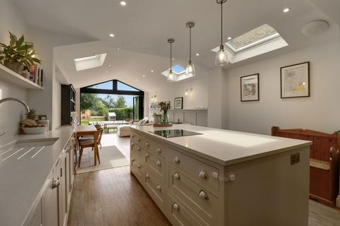 46 Summer Road, East Molesey, KT8 9LS