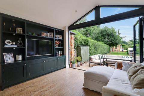46 Summer Road, East Molesey, KT8 9LS
