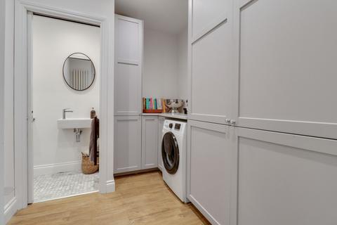 46 Summer Road, East Molesey, KT8 9LS