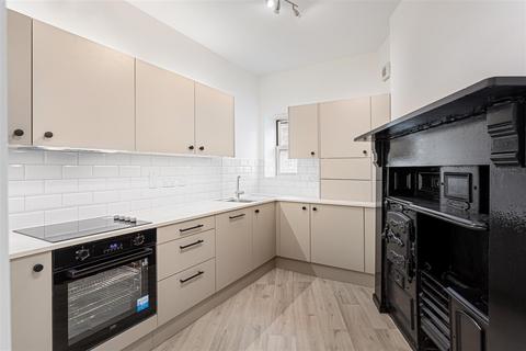 2 bedroom apartment to rent, Market Street, York