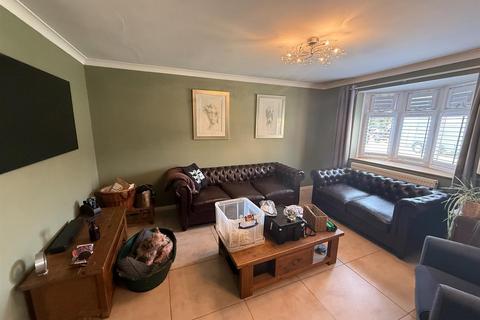 98 Beechfield Walk, Waltham Abbey, EN9 3AA