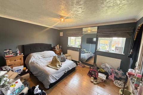 98 Beechfield Walk, Waltham Abbey, EN9 3AA