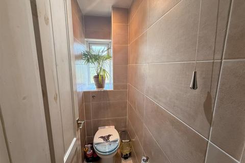 98 Beechfield Walk, Waltham Abbey, EN9 3AA