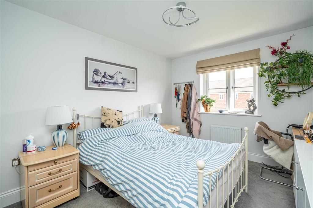6 Crossfield Crescent (20).jpg