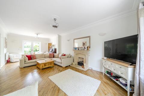 17 Cayton Road, Coulsdon, CR5 1LT