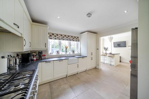 17 Cayton Road, Coulsdon, CR5 1LT