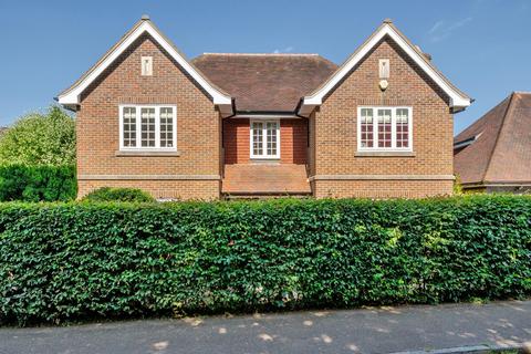 17 Cayton Road, Coulsdon, CR5 1LT