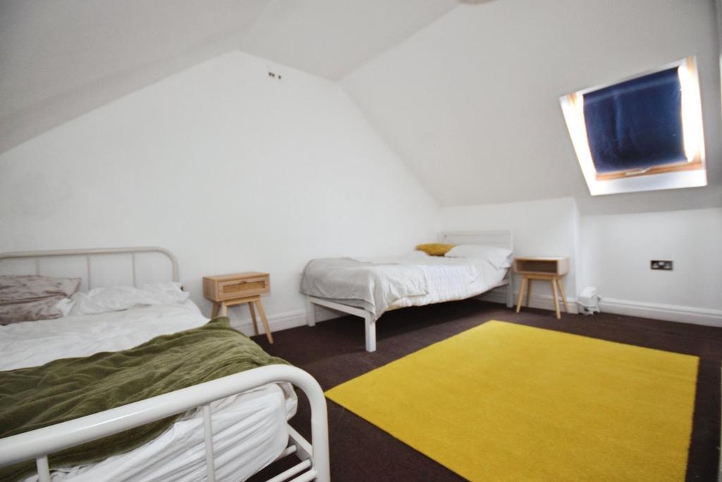 40a0a611-bedroom 201