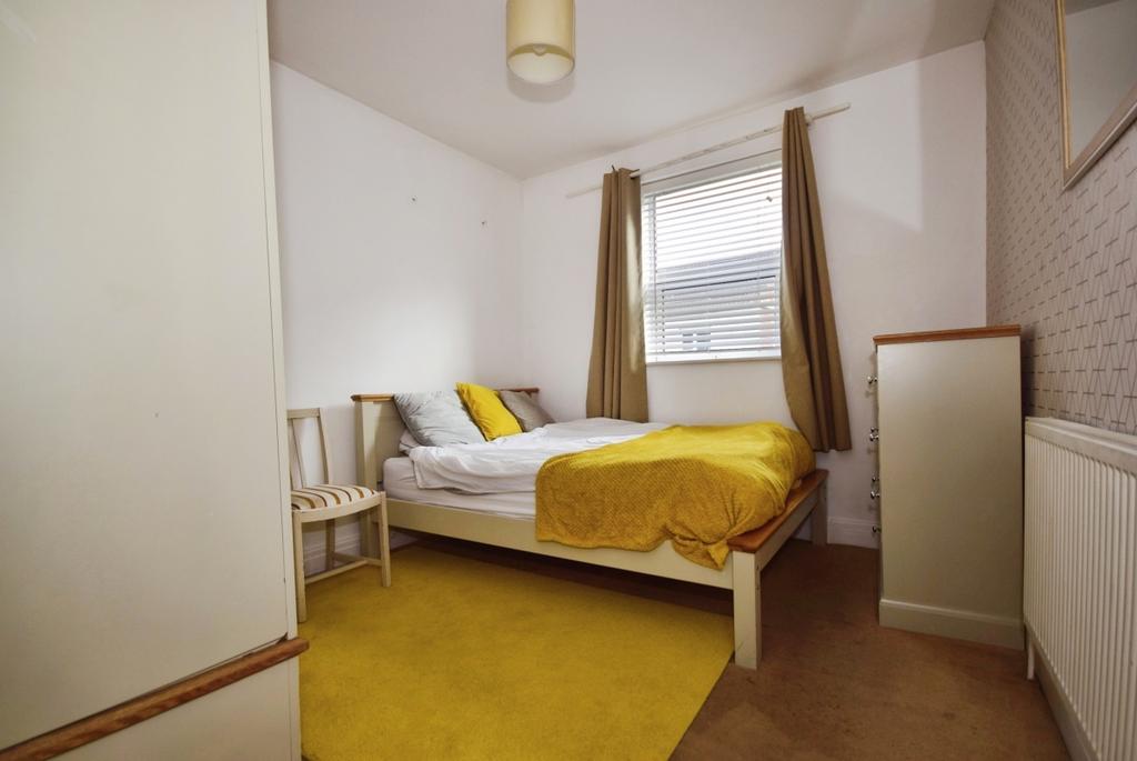 Ee1c10fd-bedroom 203