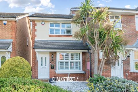 2 Ward Gardens, Harold Wood, Romford, RM3 0WX