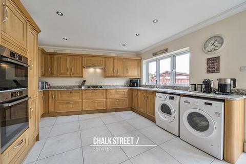 113 Warren Drive, Hornchurch, RM12 4QU