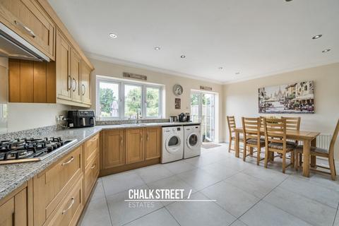 113 Warren Drive, Hornchurch, RM12 4QU
