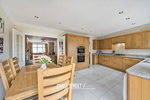 113 Warren Drive, Hornchurch, RM12 4QU