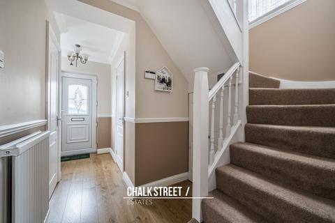 113 Warren Drive, Hornchurch, RM12 4QU