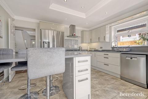 4 bedroom detached house for sale, Castledon Road, Wickford, SS12