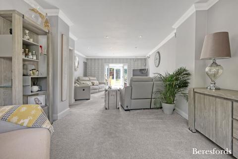 4 bedroom detached house for sale, Castledon Road, Wickford, SS12