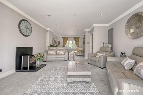 4 bedroom detached house for sale, Castledon Road, Wickford, SS12