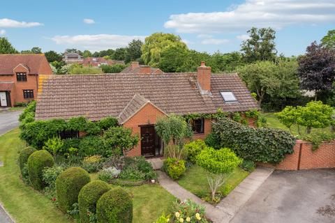 4 bedroom detached bungalow for sale, Orchard Close, Shillingford, OX10