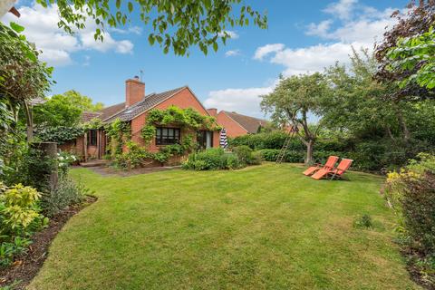4 bedroom detached bungalow for sale, Orchard Close, Shillingford, OX10